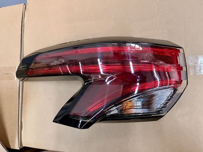 2021-2025 SIENNA 原廠型LED 外側 尾燈
