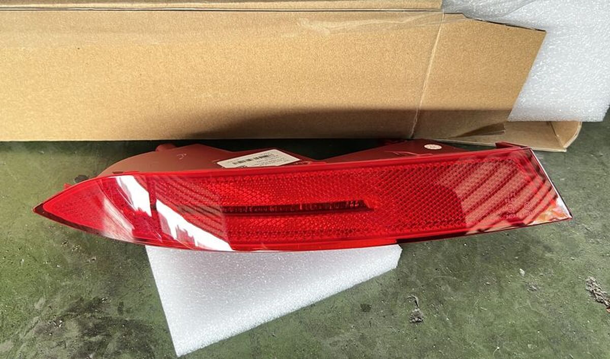 2018/12-2023/07 X5 G05 後保 反光片 左邊 帶霧燈 原廠