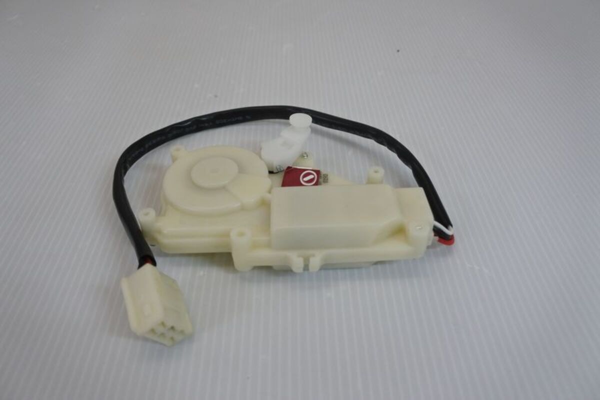 2004/03-2007 MPV 3.0 中控 馬達 OEM 
