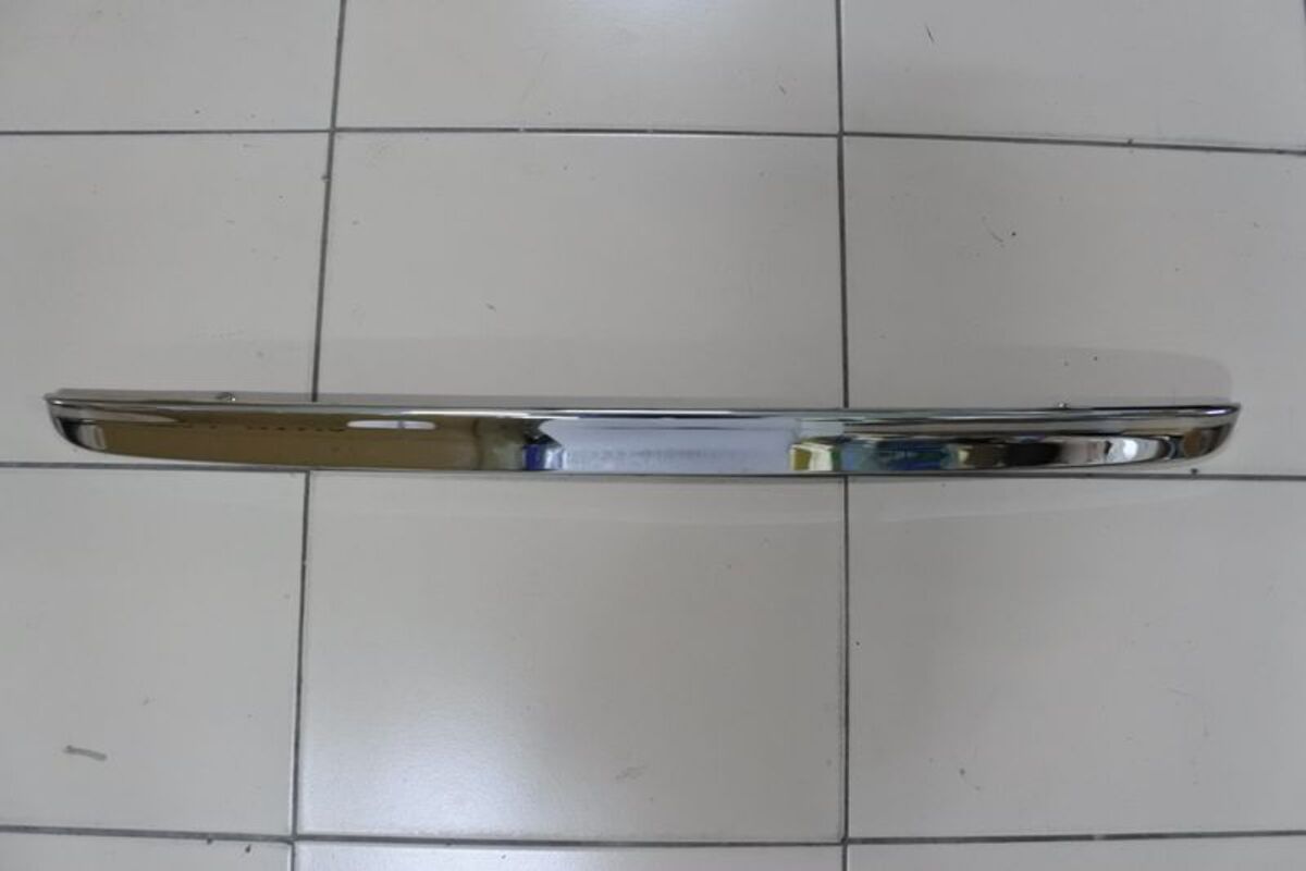 1996-2002/04 W210 歐規 鍍鉻後廂蓋 飾條 69CM (缺貨)