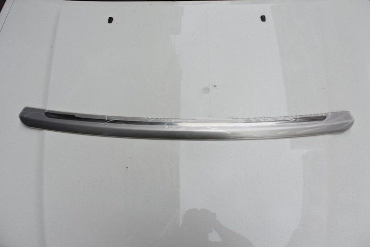 2007/10-2013 LIVINA 後車箱 登門 白鐵 踏板