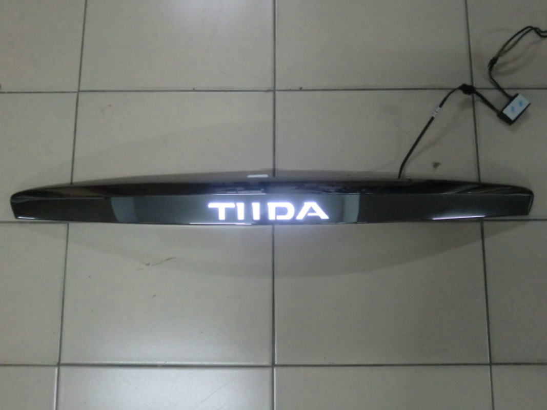 2012/12-2017/03 BIG TIIDA C12 5門 正廠 後箱蓋 飾條 有字有燈 (缺貨)