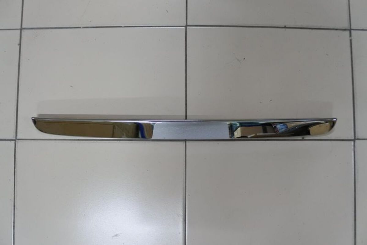 1995-2002/04 W210 E-CLASS 美規 鍍鉻後廂蓋 飾條 52.6CM (缺貨)