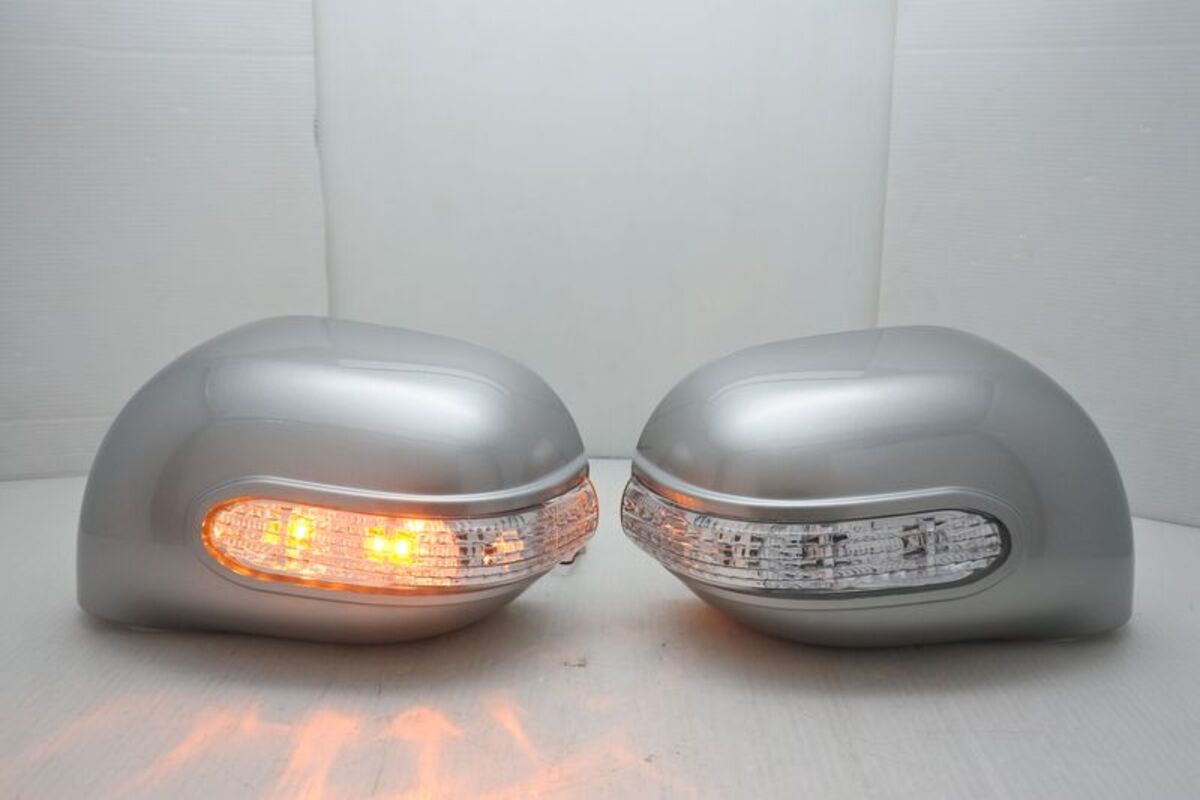 2007/10-2013 LIVINA L10 LED 方向燈 後視鏡 外蓋 烤漆銀