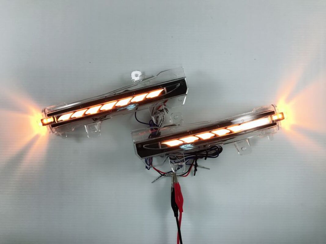 2018/11-2022/09 KICKS 箭頭式 LED雙色 後視鏡 燈條 序列式方向燈