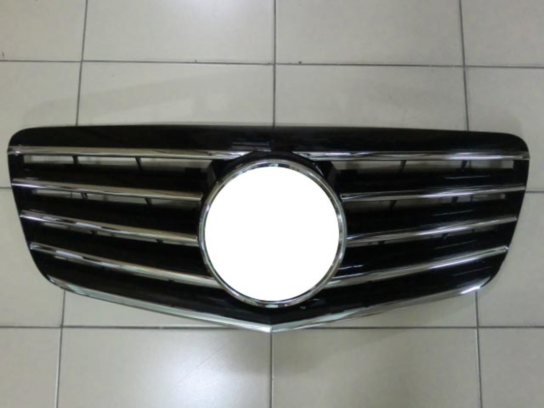 2006/09-2009/06 W211 E-CLASS 黑框五條 水箱護罩 水柵