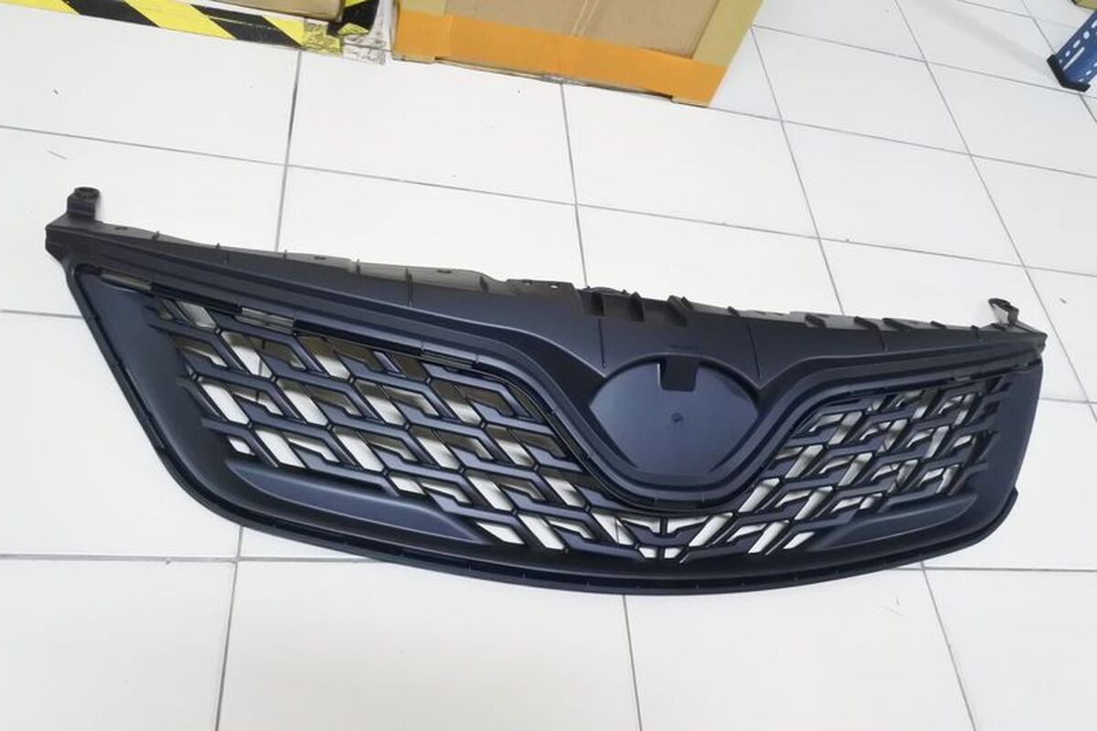 2010/07-2013/10 ALTIS 10.5代 ZR6版網狀 水箱護罩 素黑色