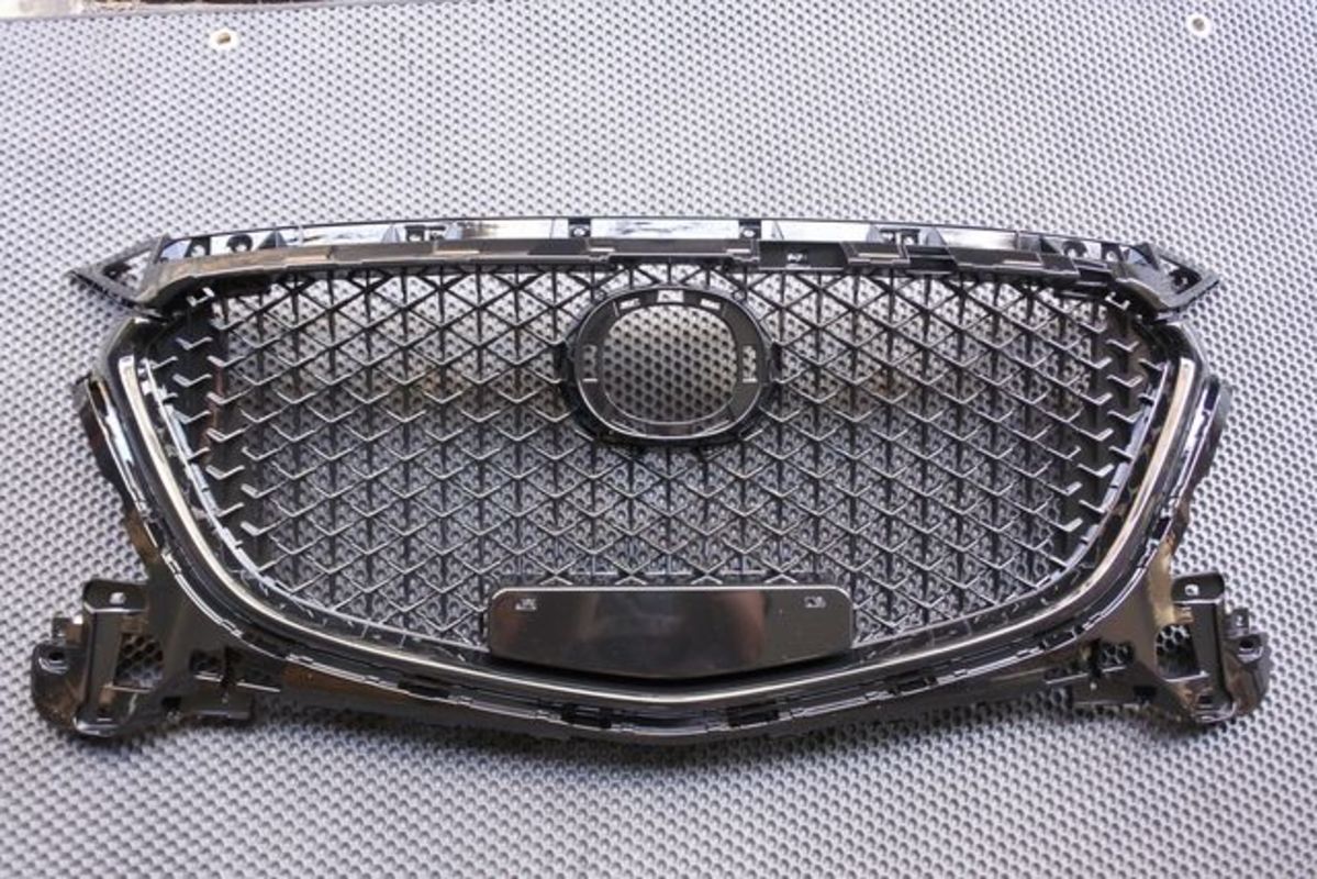 17- MAZDA 3 蜂巢式 亮黑水箱護罩C