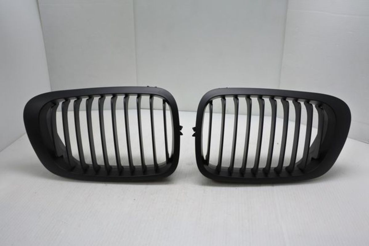 1999-2003 E46 2門 全黑 鼻頭 水柵 單槓