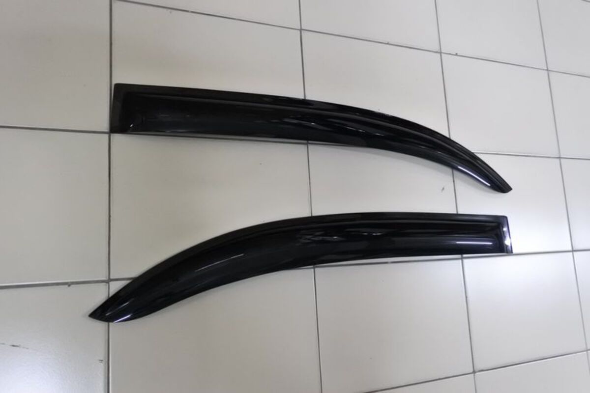 01-07 ALTIS 晴雨窗 後2片
