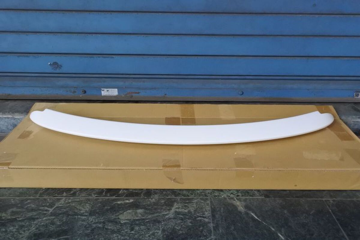 2006-2013 YARIS 貼式尾翼 烤漆白