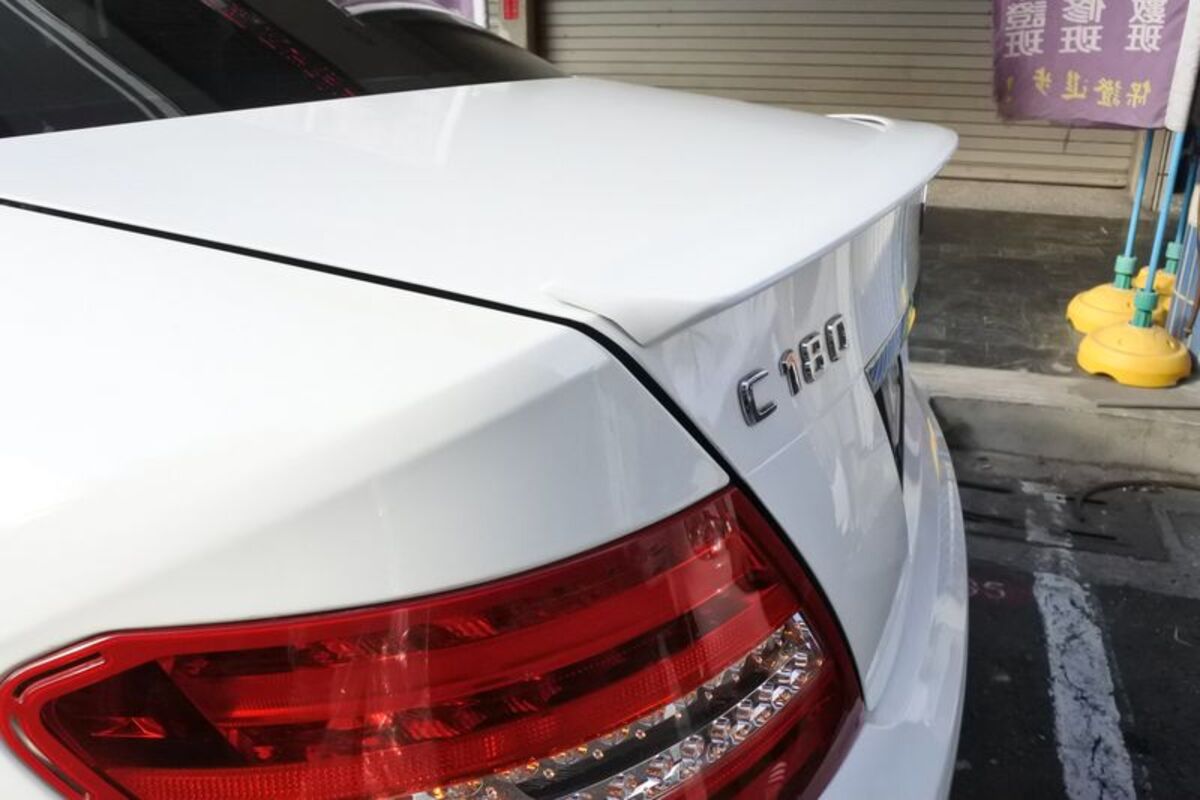 2007-2014 W204 4門 尾翼 烤漆白