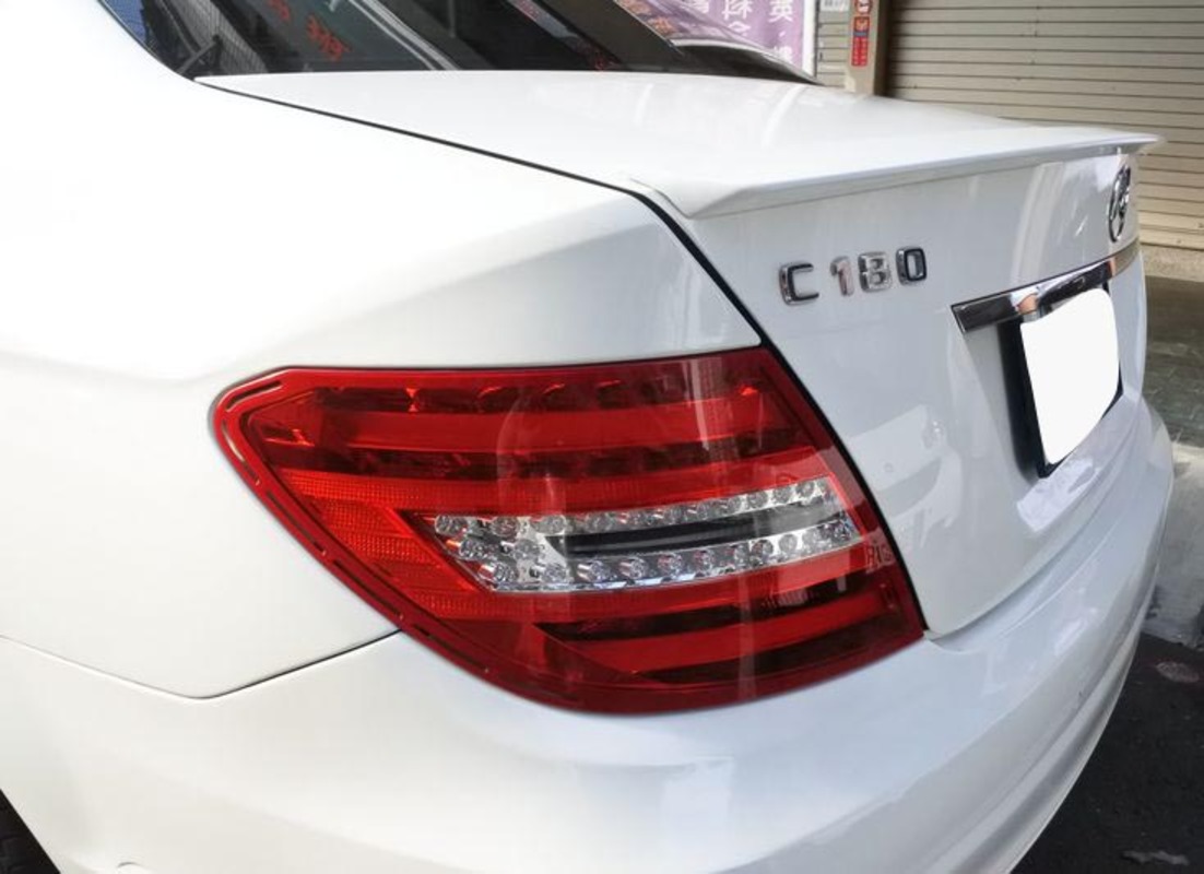 2007-2014 W204 C-CLASS 4門 尾翼 烤漆白