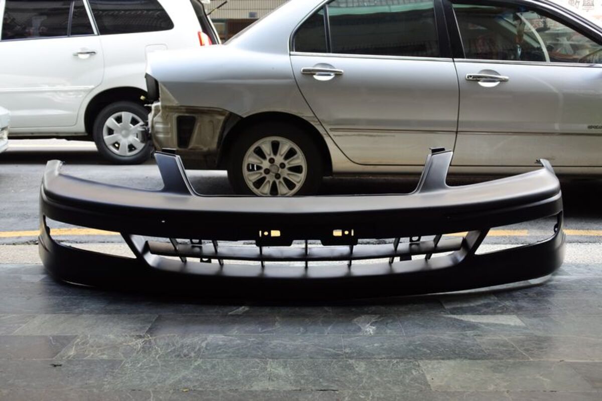 2000/12-2003/04 LANCER VIRAGE 原廠型 前保桿 有霧燈孔 素材 