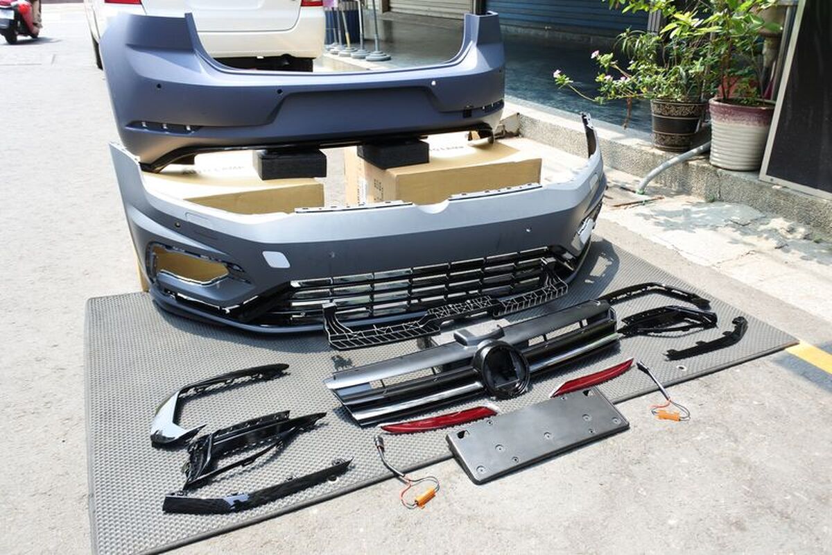 2013/07-2017/05 GOLF 7 升級GOLF 7.5 R版 前保桿總成 後保桿總成 素材 
