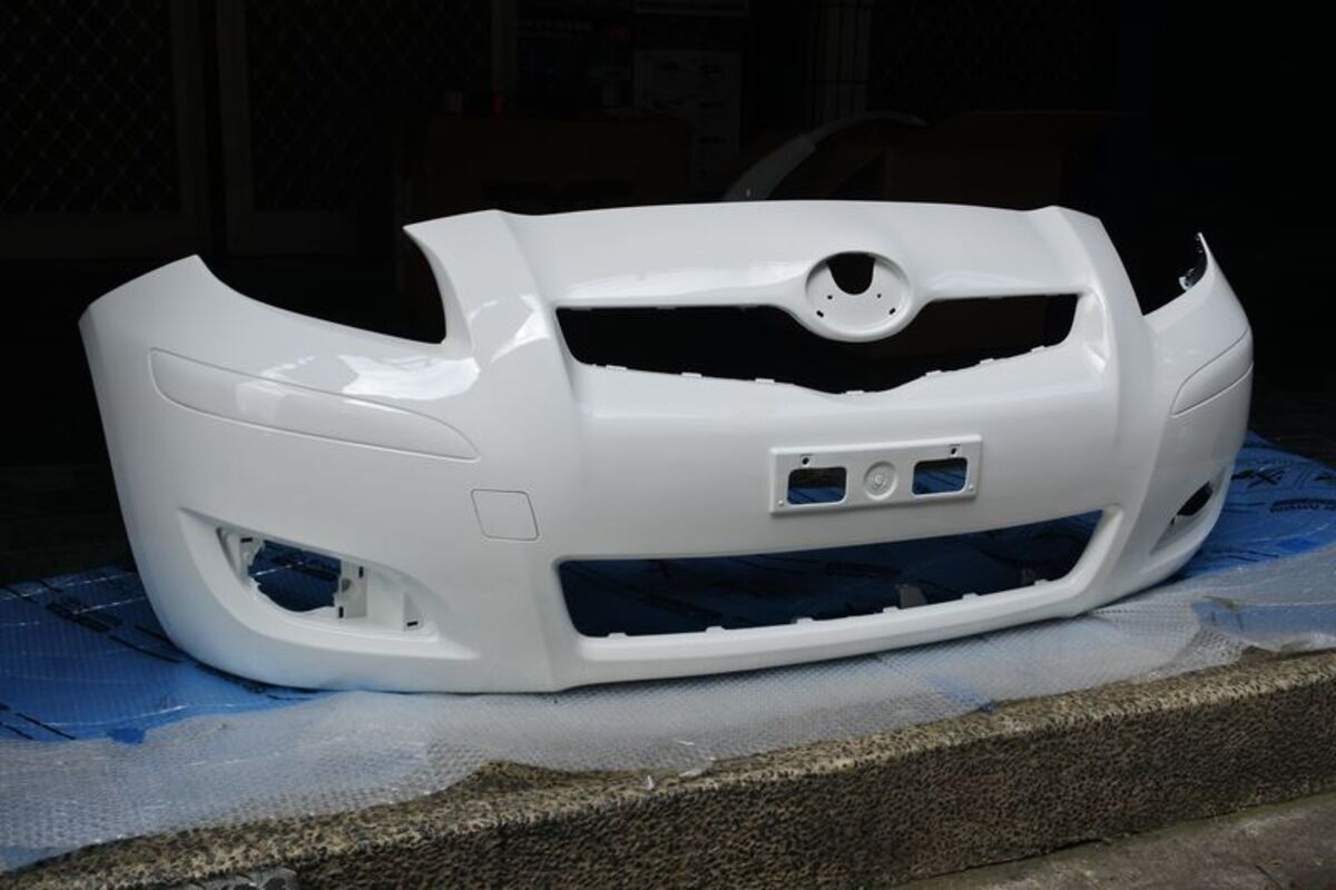 09-13 YARIS 前保桿 台製 烤漆 