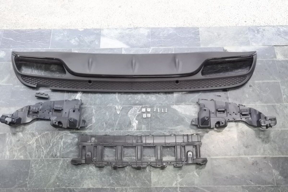 15-18 W205 C63樣式 後下巴 素材
