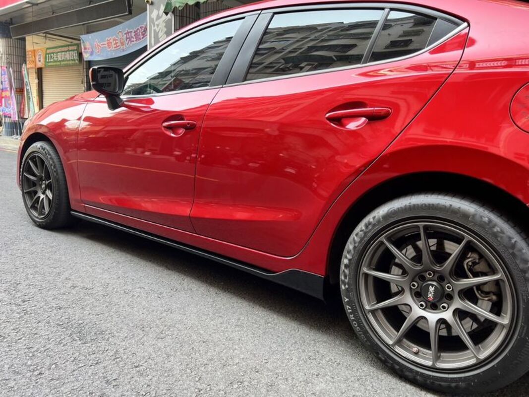 2016/09-2019/04 MAZDA 3 4門 亮黑 側裙 