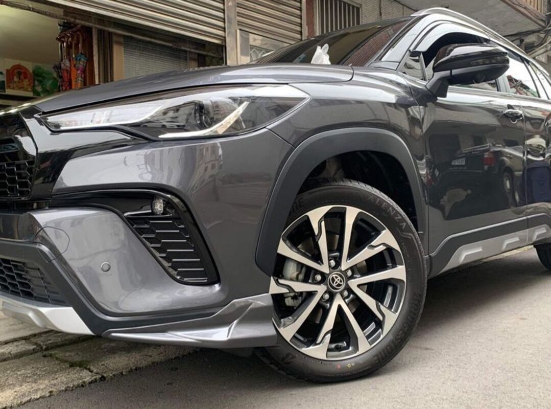 2020-COROLLA CROSS GR 前下巴2片+ 後下巴2片 烤漆