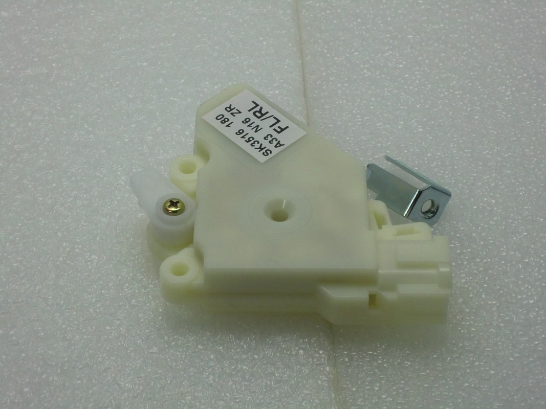 2001-2002/06 CEFIRO A33 中控 馬達 