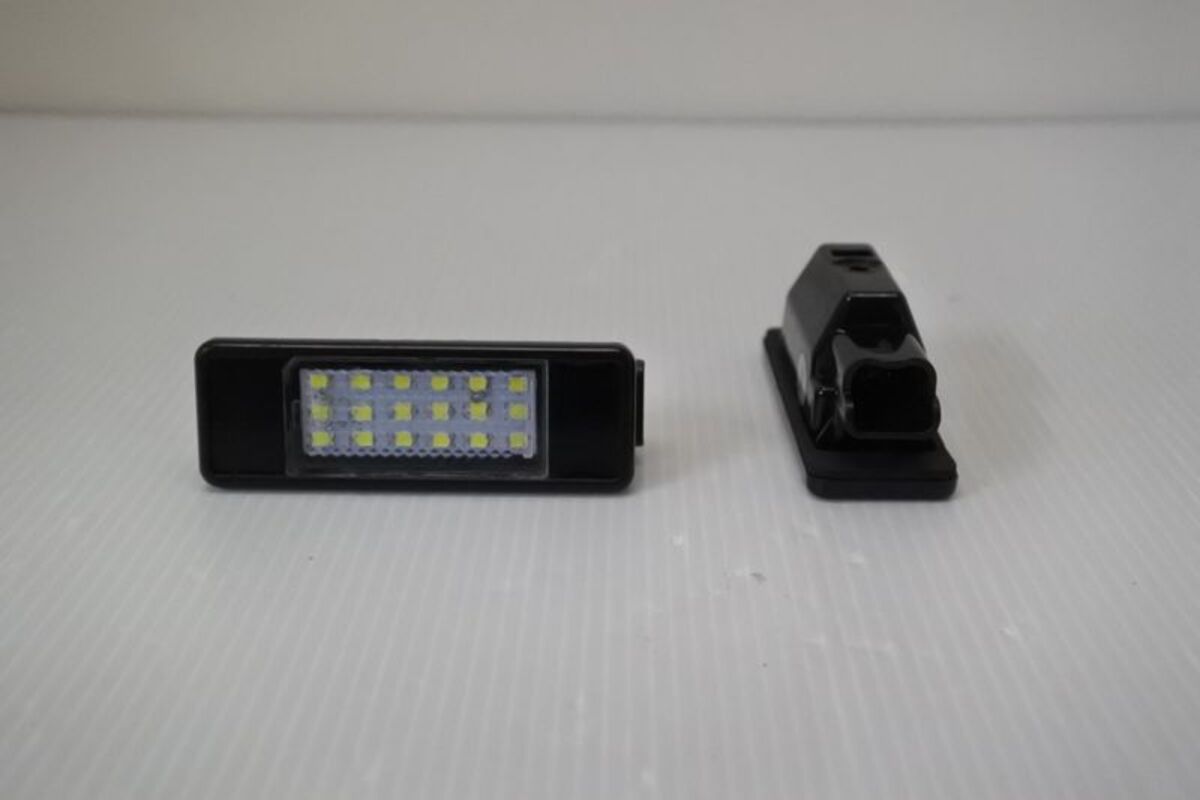 01-寶獅 307 LED 牌照燈
