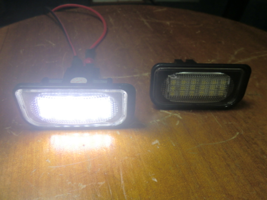 2000/07-2006 W203 C-CLASS 4門 LED 牌照燈 白光