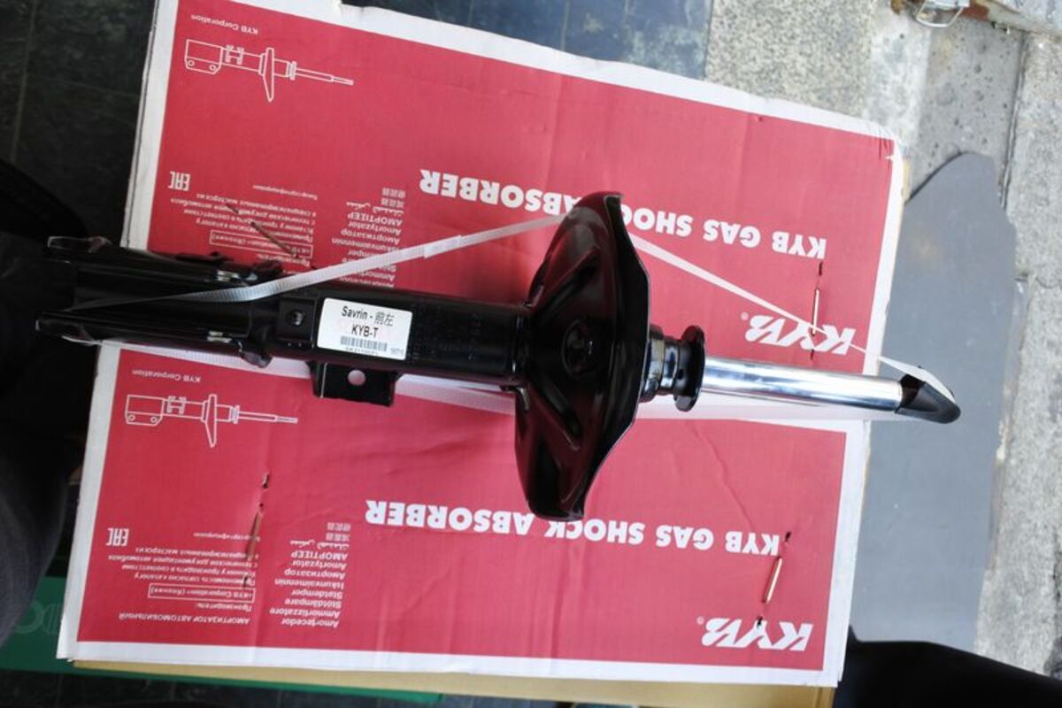 2001/10-2004/05 SAVRIN 前 避震器 KYB-T