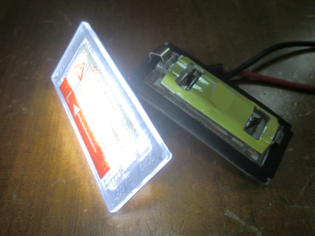 2003-2006 E46 2門 LED 牌照燈 白光