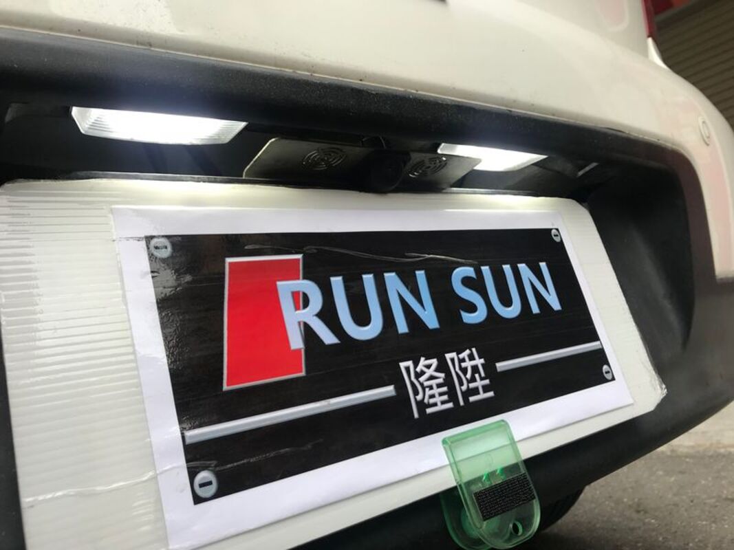 2007/10-2013 LIVINA L10 LED 專用 牌照燈 白光