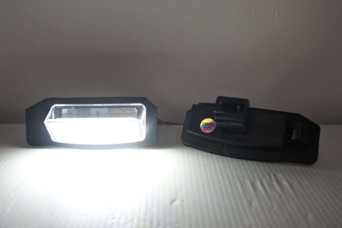 2007/05-2020 OUTLANDER LED牌照燈 白光