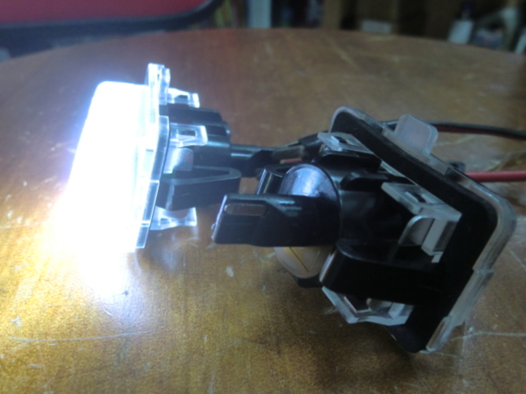 2007-2011/03 W204 4D 5D C216 C207 W221 LED 牌照燈 白光 T10插頭