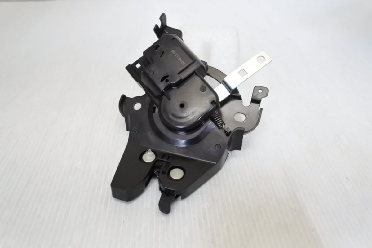 2009/11-2014 MAZDA 3 後蓋 六角鎖 4門3P含中控 