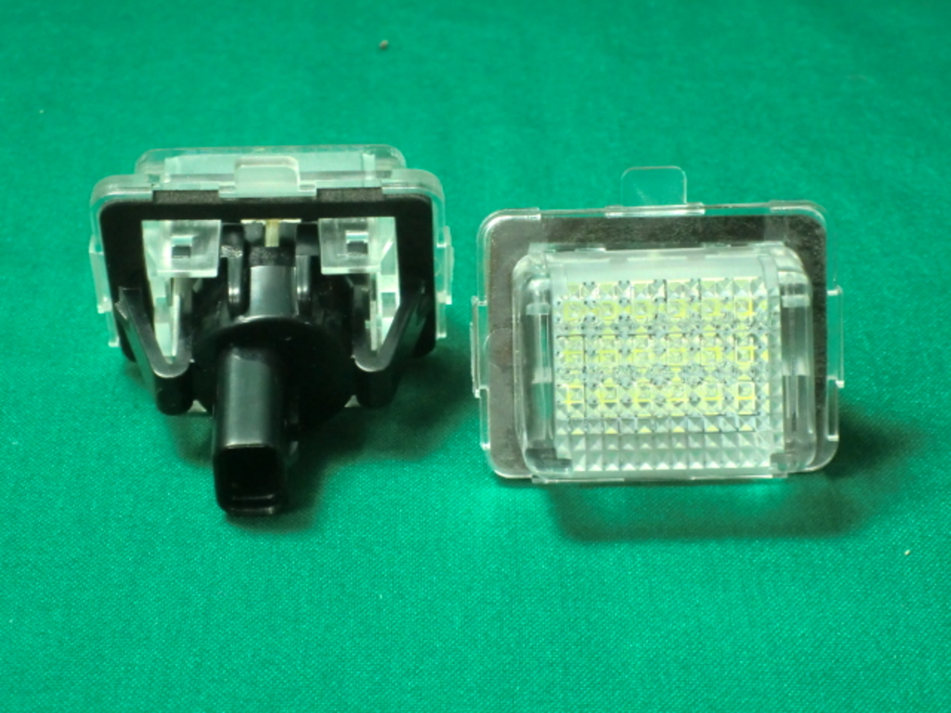 2007-2014 W204 4門 5門 C216 C207 W221 LED 牌照燈 (母插孔) 白光
