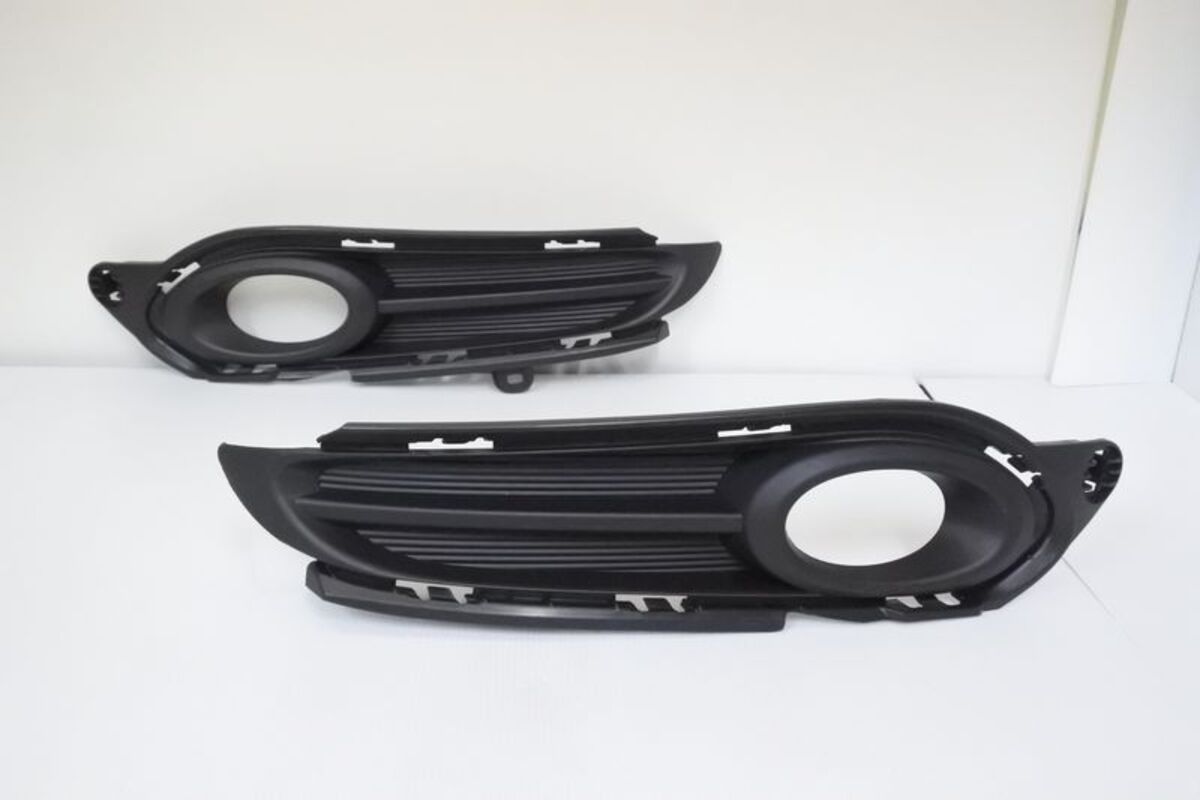 2016/10-2019/04 HRV 原廠型 霧燈蓋 有霧燈孔 素材