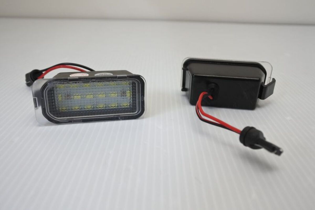 2016/11-2020/05 KUGA LED 牌照燈 白光