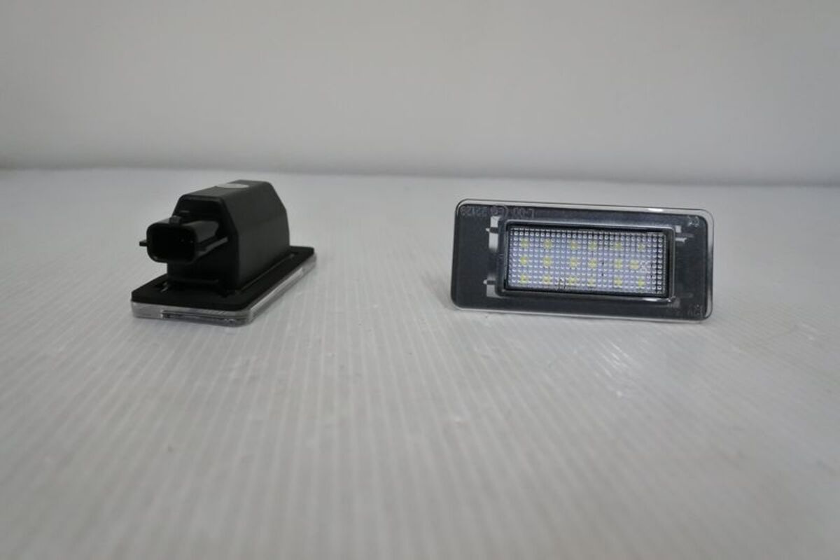 2019/05-2025 ALTIMA 2020-2025 SENTRA B18 LED 牌照燈 白光