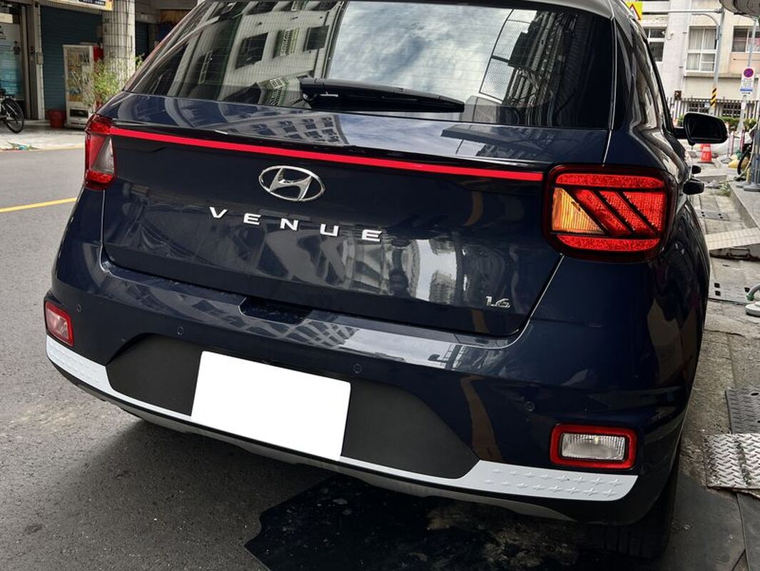 2020/09- 現代 VENUE 尾燈 全燈化線組 剎車燈時小燈一起作動