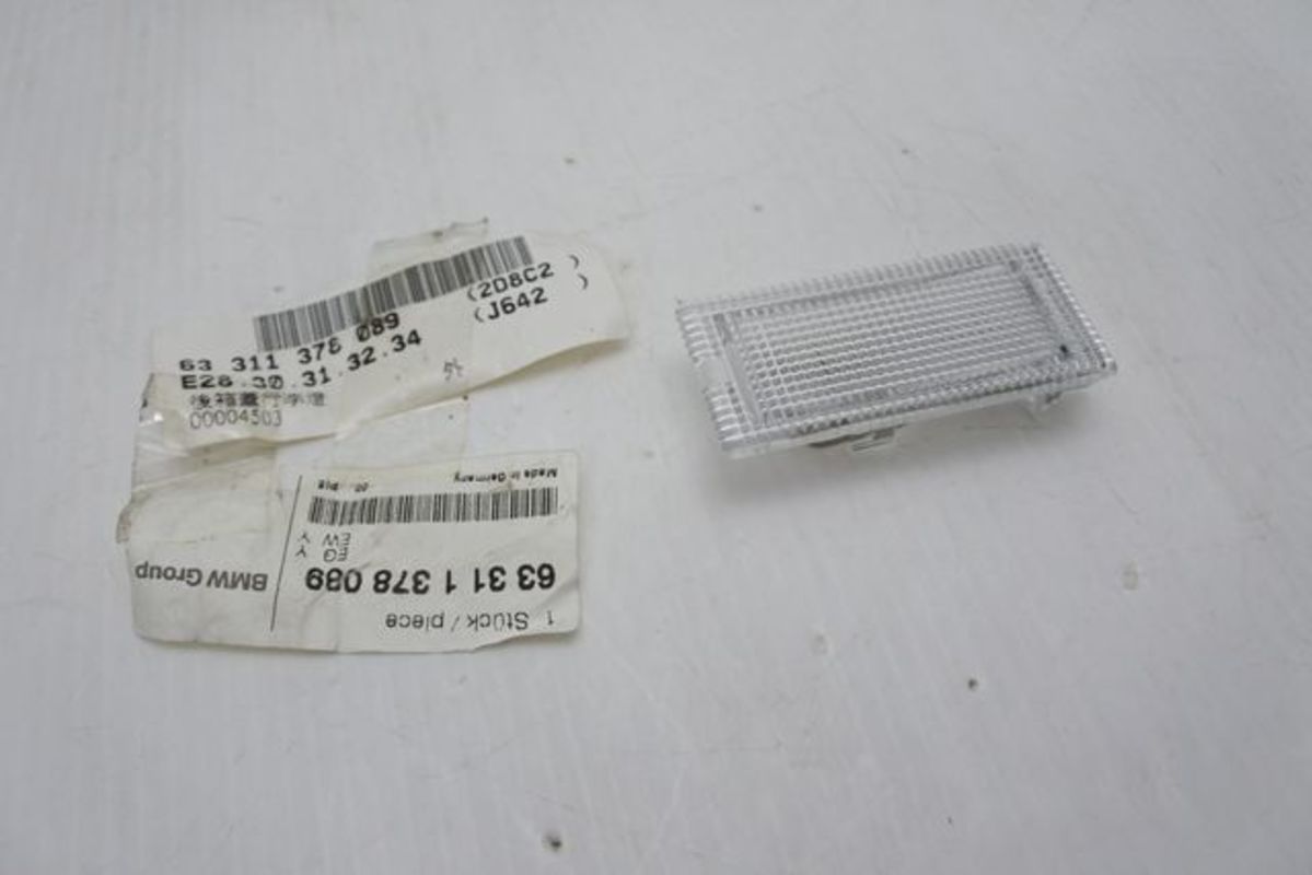 E28.E30.E31.E32.E34 後廂蓋行李燈-正廠 63 311 378 089