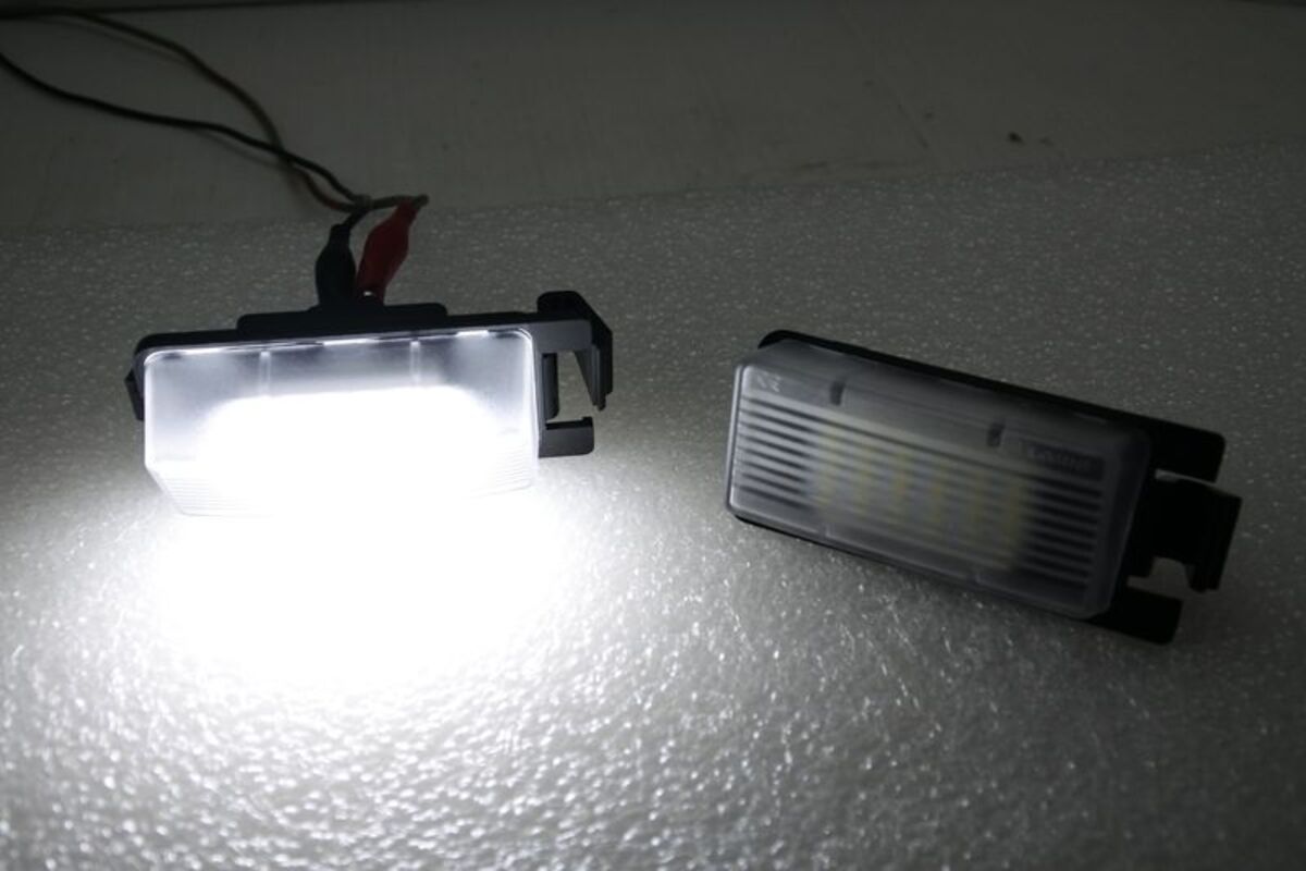 2005/09-2008/11 350Z Z33 LED 專用 牌照燈 白光