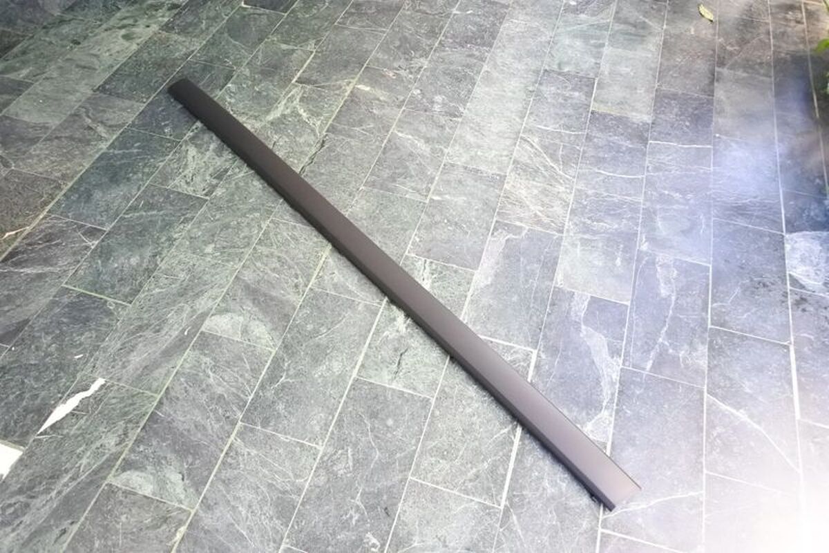 1989-1995 E34 後保桿 飾條 中間 歐規細面 素材