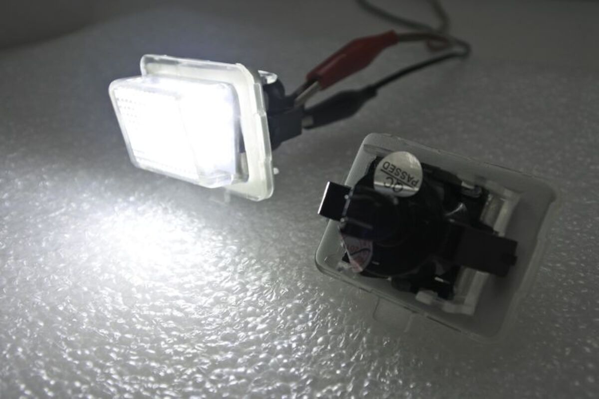 W204.W204 5D.W212.W216.W221 LED牌照燈 (T10插頭)