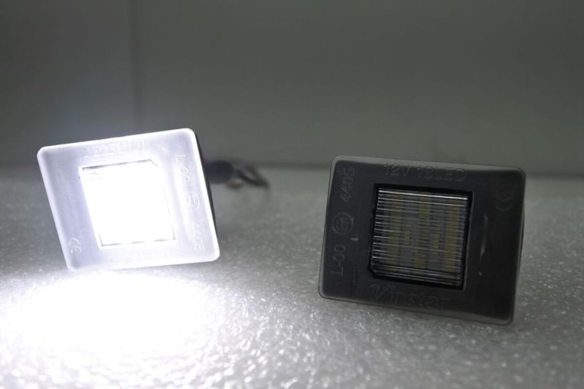 W156 W166 W176 W447 X166 R172 LED牌照燈