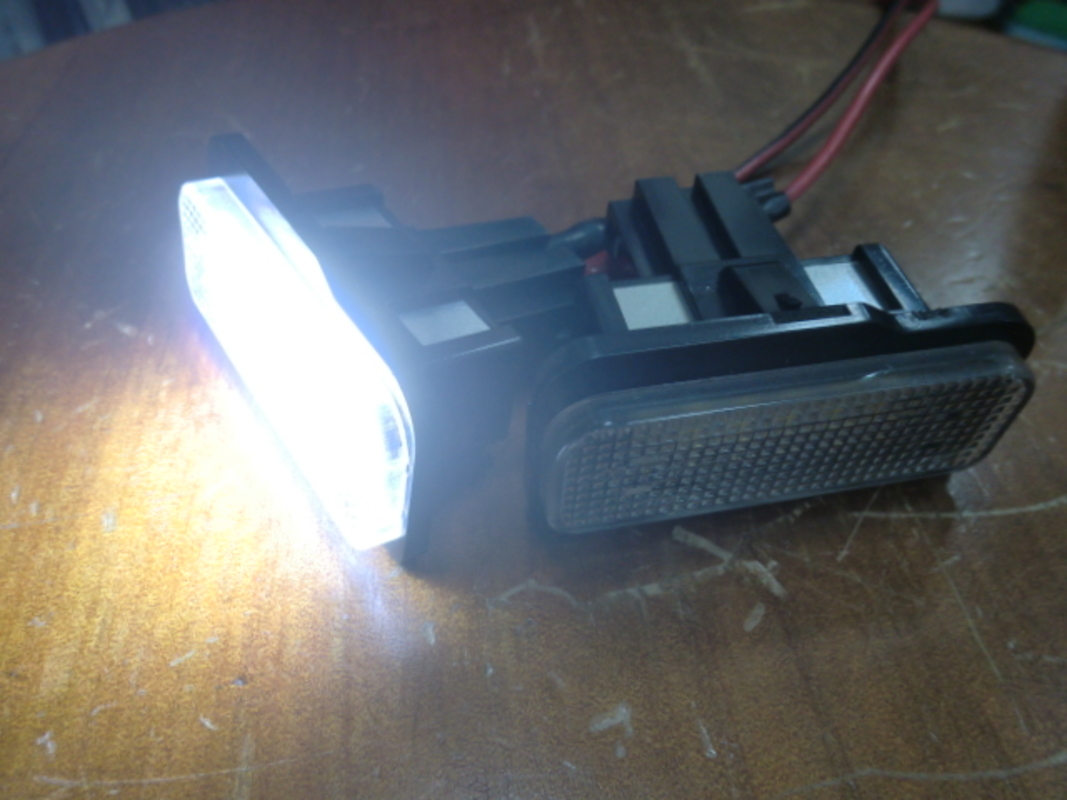 2000/07-2006 W203 5門 W211 W211 5D W219 R171 LED 牌照燈 白光